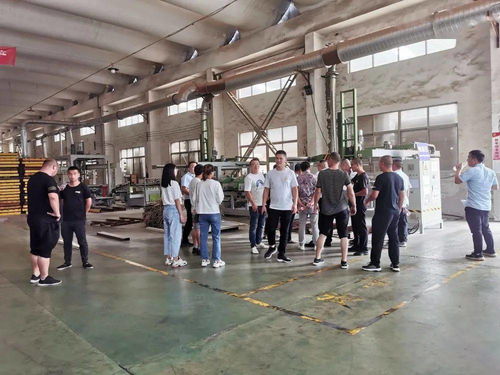 赋能共赢 冠林经销商来厂参观学习，深化针纺织品销售合作